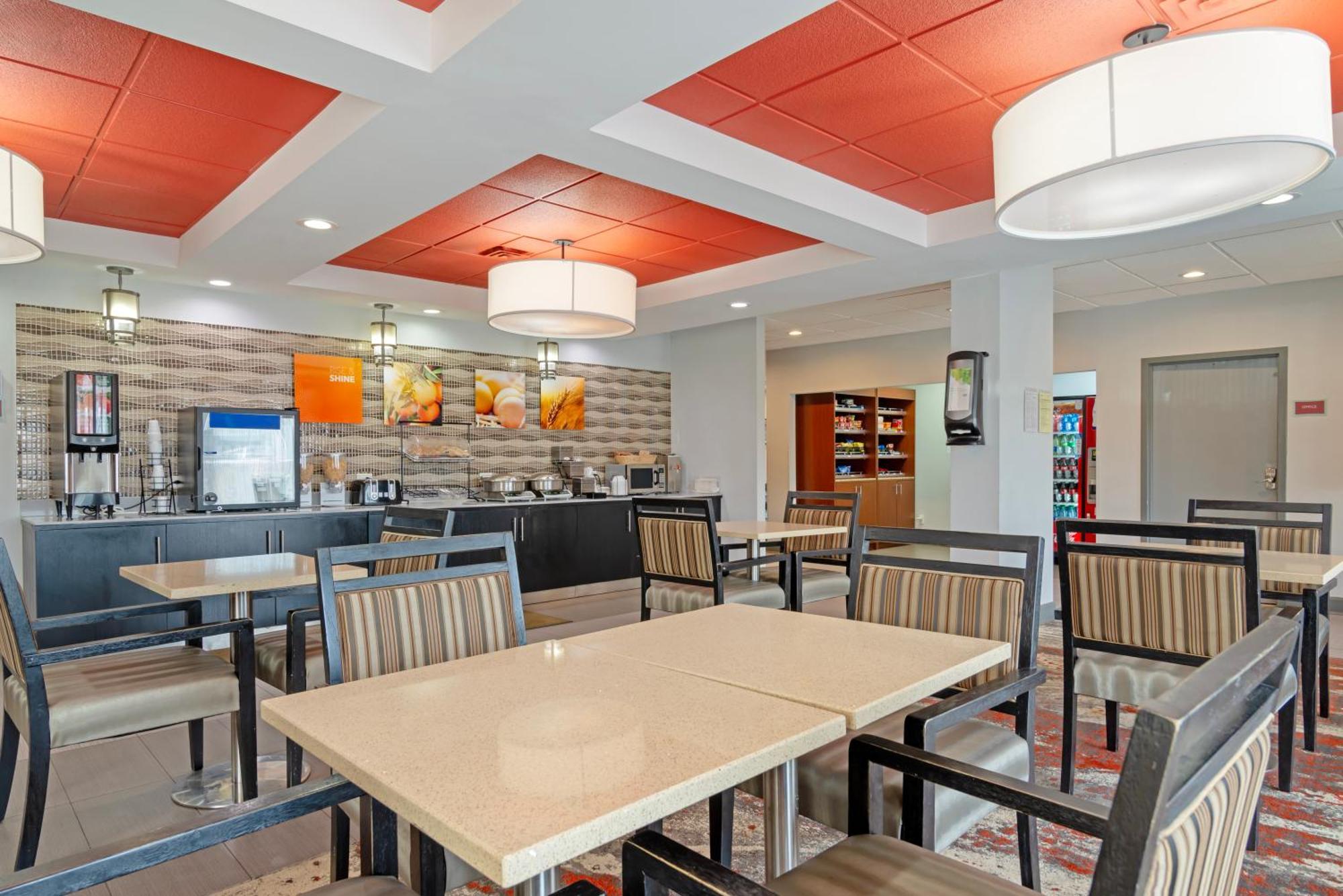 Comfort Inn & Suites Carrollton Bagian luar foto