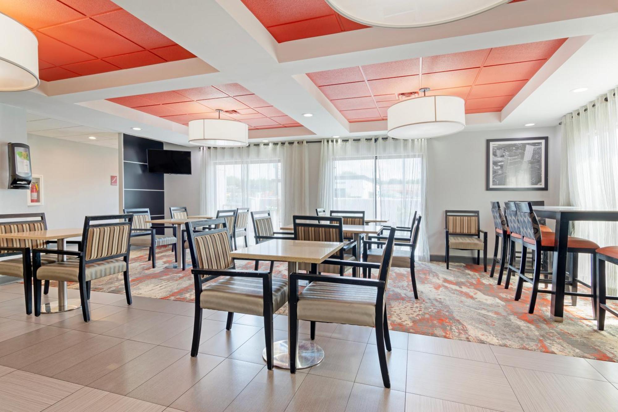 Comfort Inn & Suites Carrollton Bagian luar foto